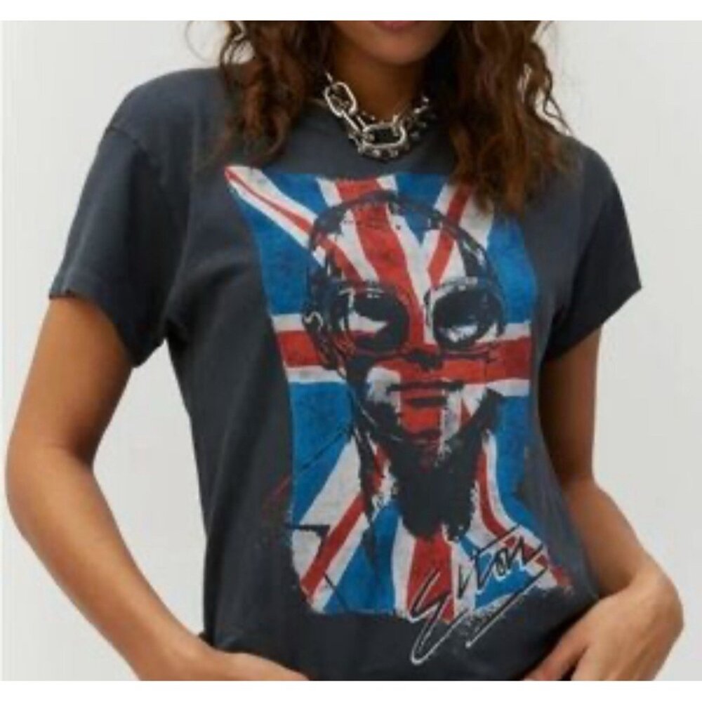 Vintage-Style Graphic Tee with Union Jack Alien Print - Charcoal